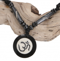 Ethno Amulet, Tibet Halskette, Tibetschmuck - Om Schwarz/weiß