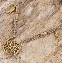 Makramee Kette, handgefertigte Boho Halskette - Lotus/khaki