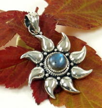 Ethno silver pendant, Indian sun pendant - labradorite