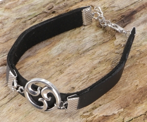 Ethno Triskele bracelet - black